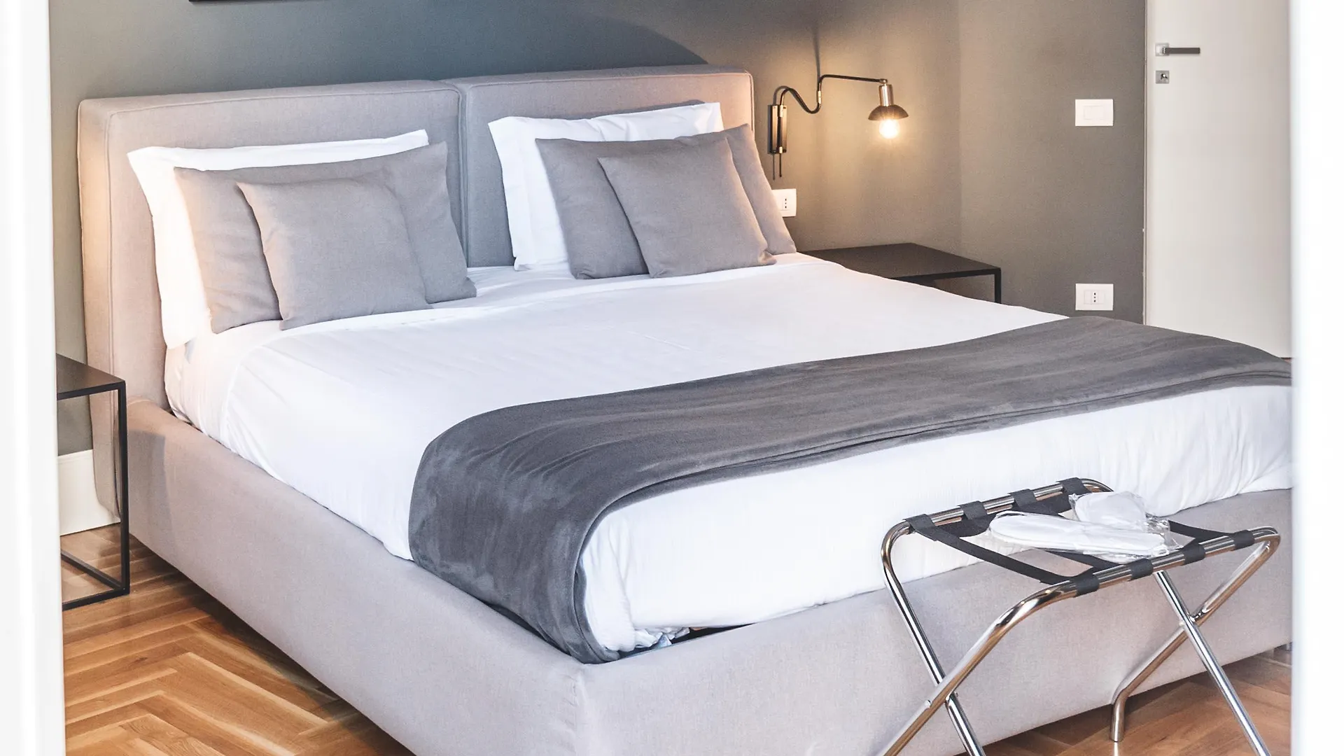Отель Relais Della Porta Неаполь