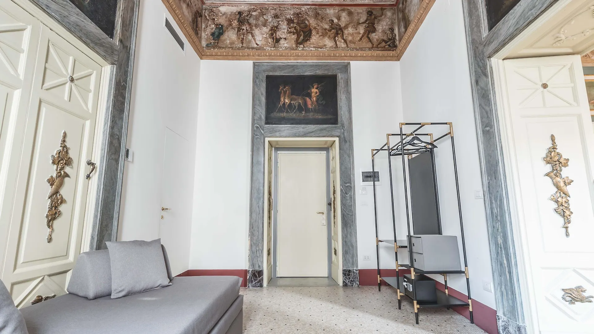 Отель Relais Della Porta Неаполь