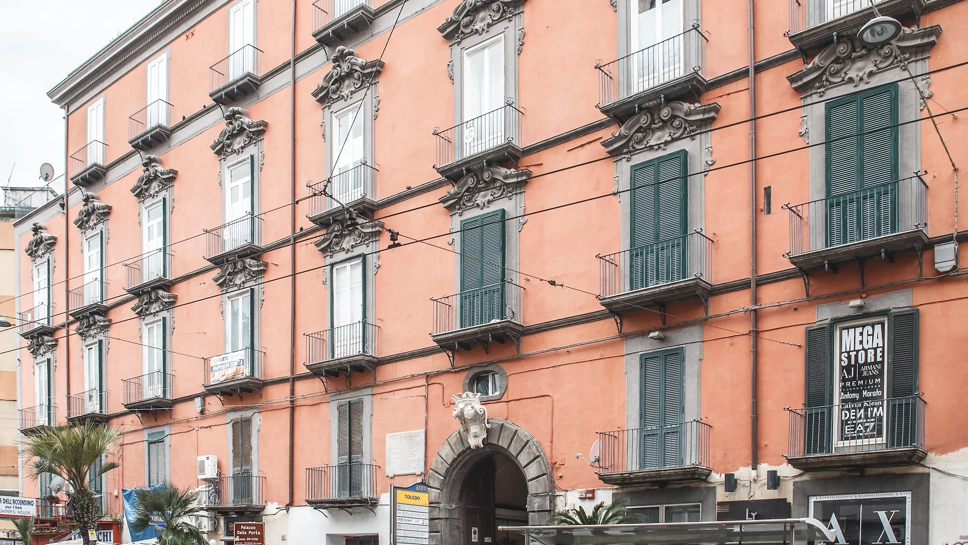 Отель Relais Della Porta Неаполь