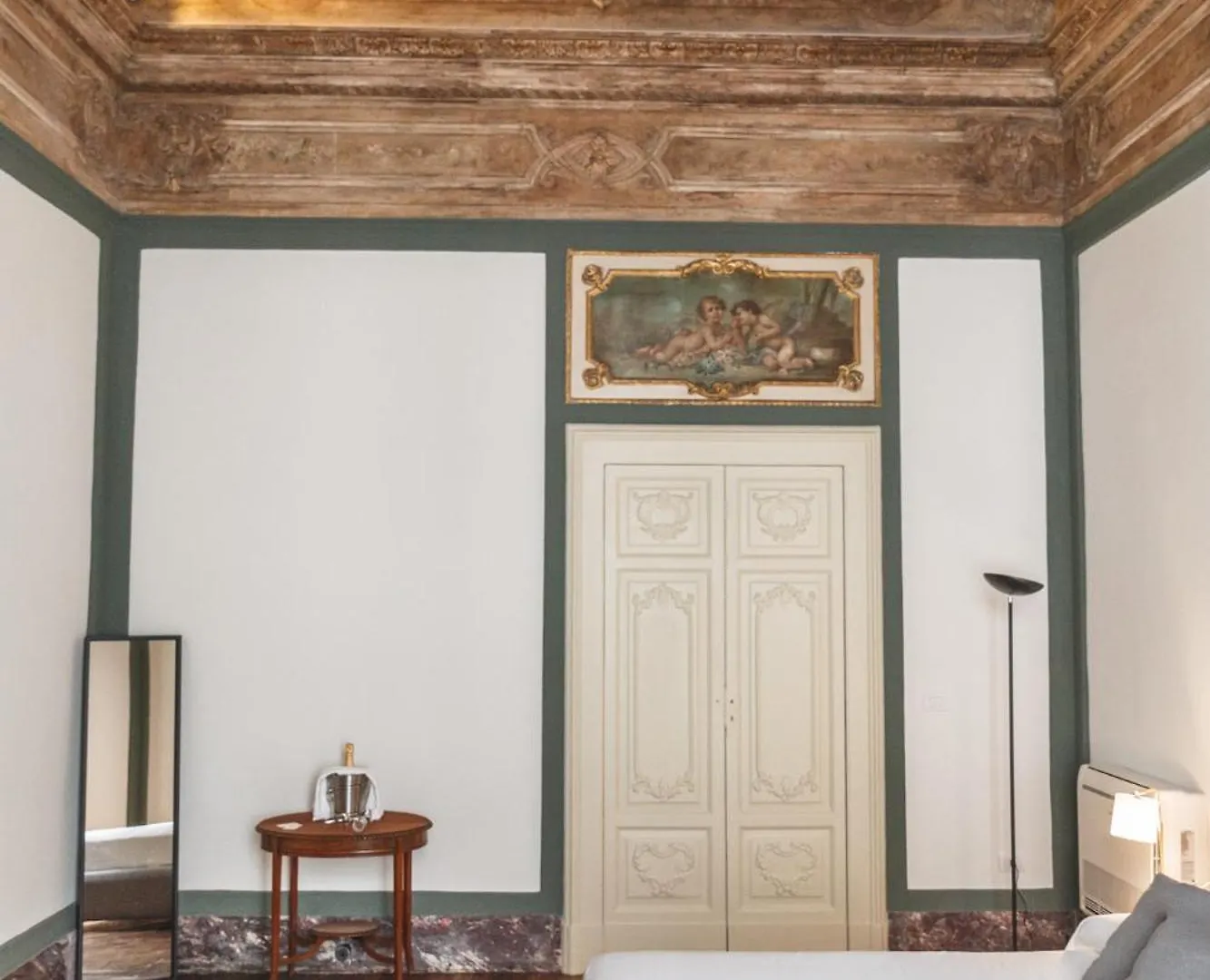 Отель Relais Della Porta Неаполь